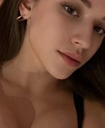 Со мной ты сможешь окунуться в мир безудержных эмоций и наслаждения. Живу в Москве, и моя квартира всегда готова принять тебя в свои уютные объятия. Мои услуги разнообразны: классический и эротический массаж, орал, анал, групповые забавы - выбирай, что тебе по вкусу. Также с удовольствием познакомлюсь со всеми твоими фантазиями и предложениями. Фото и отзывы находятся в моем профиле, ты убедишься, что я выгляжу так же прекрасно, как и обещаю. Жду встречи с нетерпением! 🔥 13201, 23 года