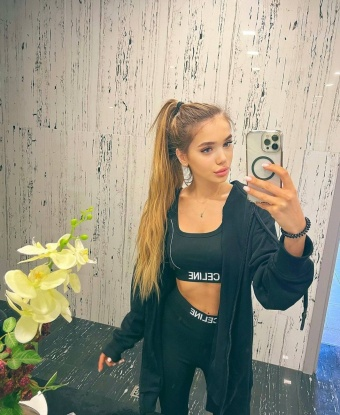 У меня есть все, чтобы реализовать твои самые сокровенные фантазии. Открой для себя новые грани наслаждения со мной! Я настоящая мастерица с фото 📷и отзывами👍. Приглашаю в Москве 🌃на встречу, чтобы ты ощутил всю мою страсть и чуткость. Жду тебя! 💋 15711, 23 года